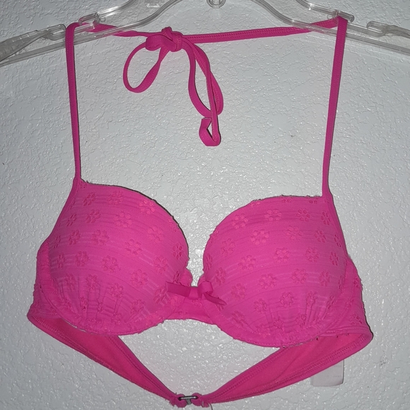 Abercrombie & Fitch Other - Abercrombie & Fitch bikini top XS 32B/34A pink swim